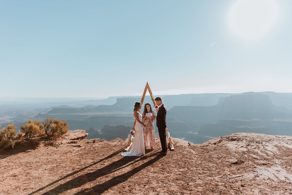 elopement ceremony at dead horse state park in moab utah