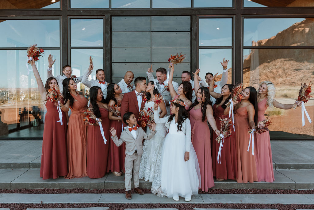 large bridal party photo at the red earth venue in moab utah