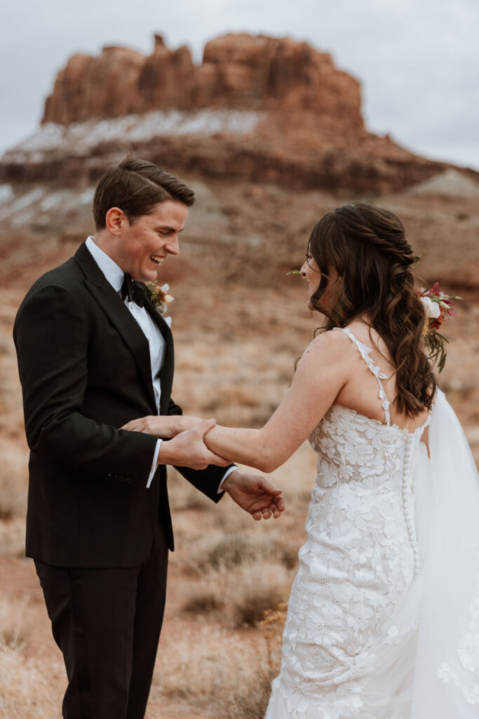 couple has first look at snowy desert elopement