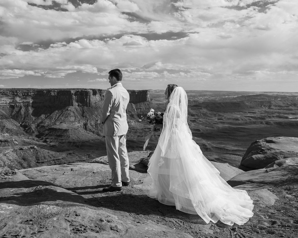 couple has first look at Moab overlook