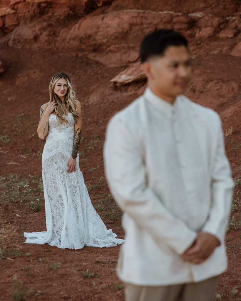 couple does first look at Moab elopement