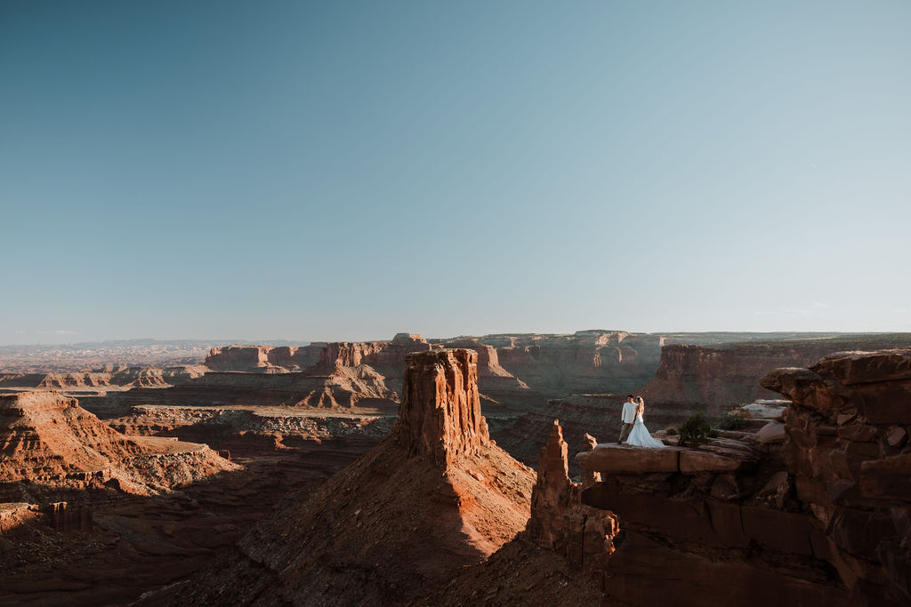 couples adventure at Moab sunset overlook