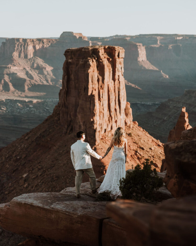 Couples adventure at Moab sunset overlook