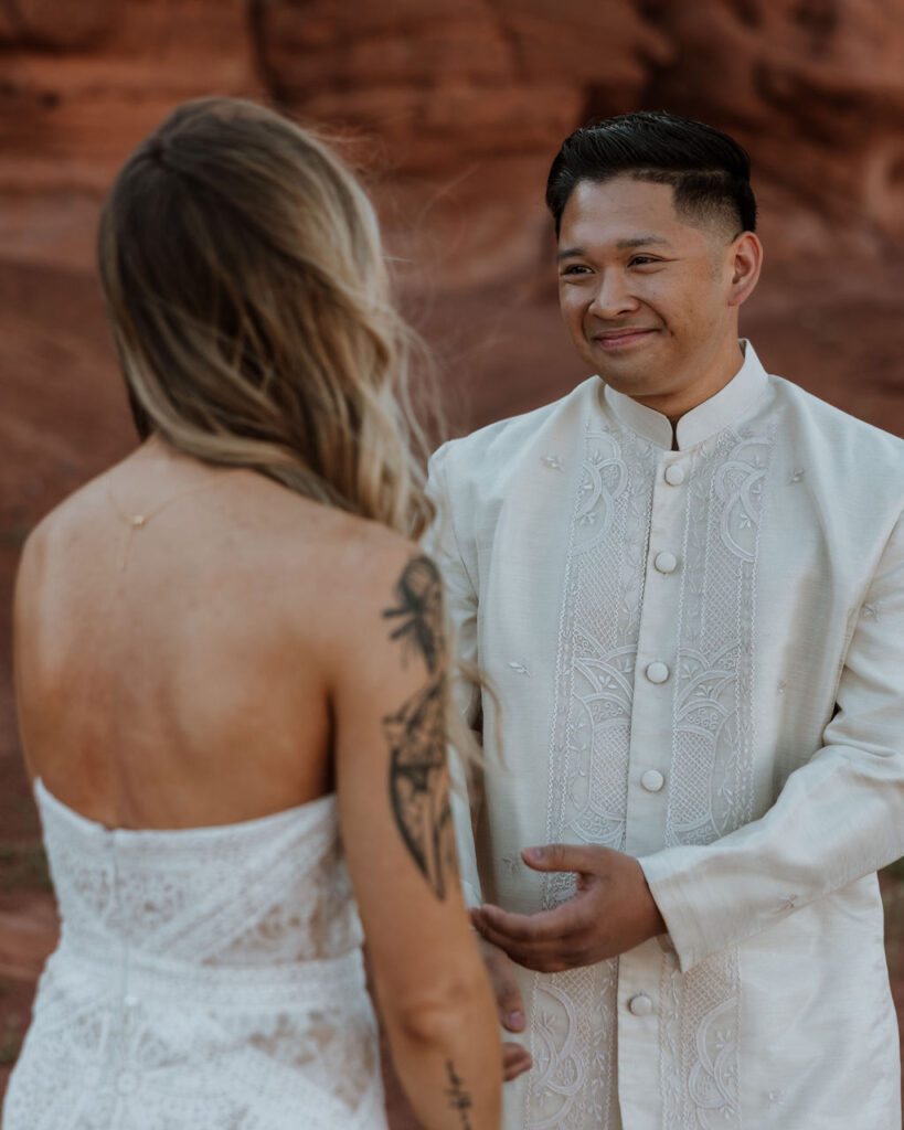 couple does first look at Moab elopement