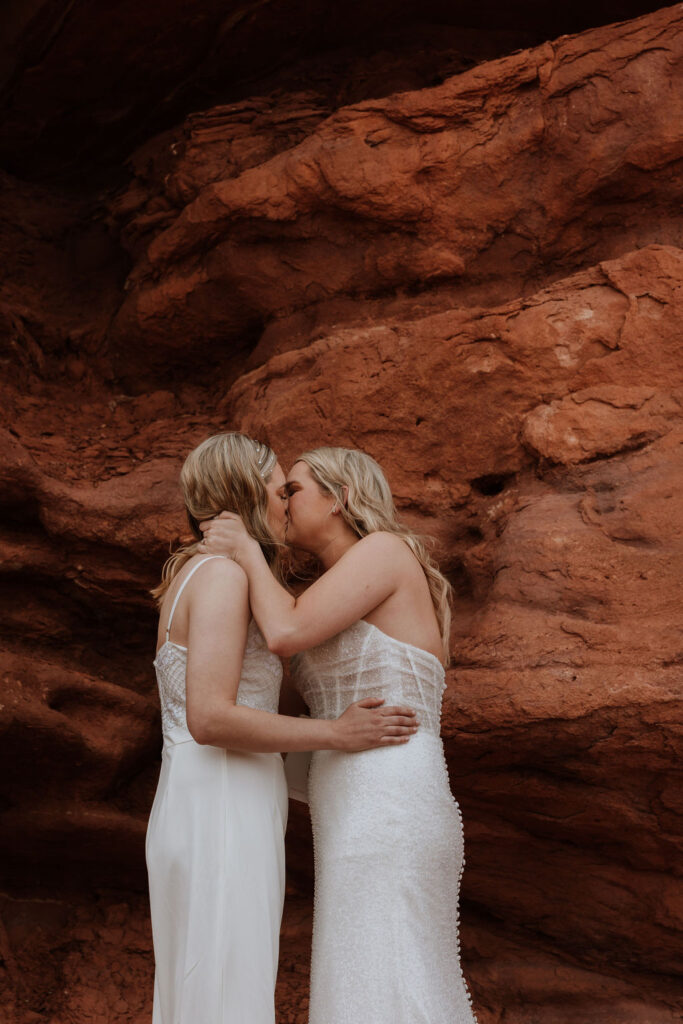 couple exchanges vows at Moab desert elopement