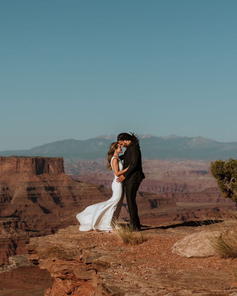 Couples adventure at Moab sunset overlook