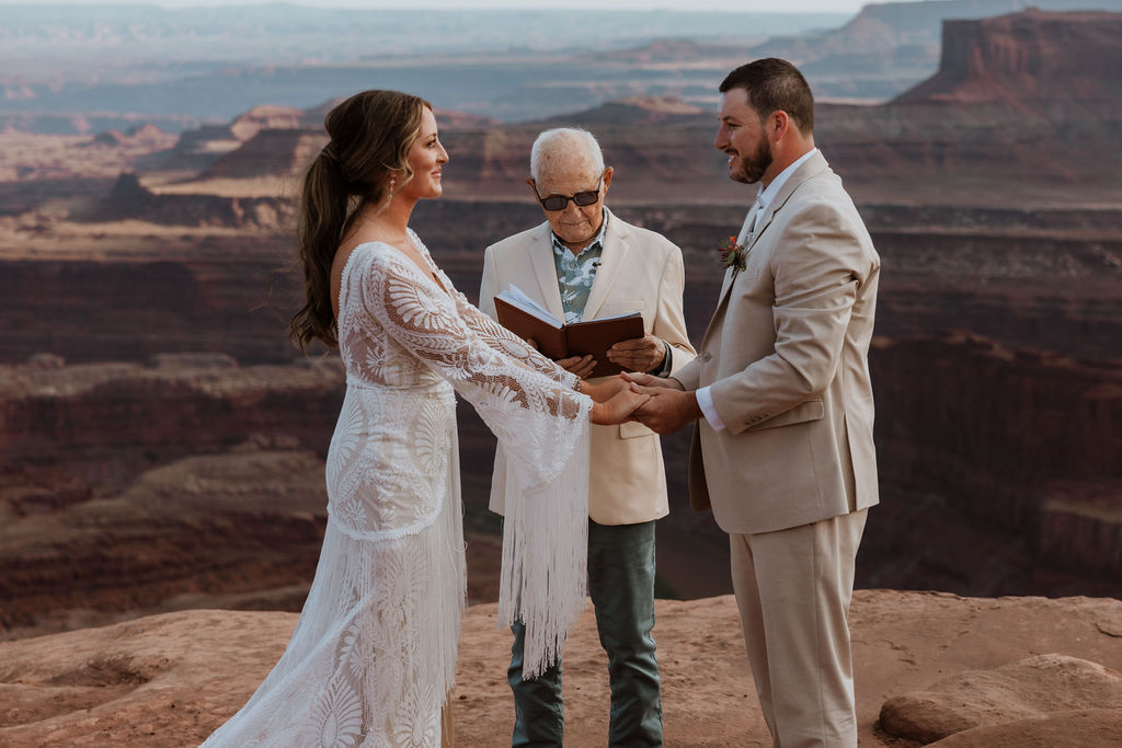 couple exchanges vows at Dead Horse Point State Park Moab elopement
