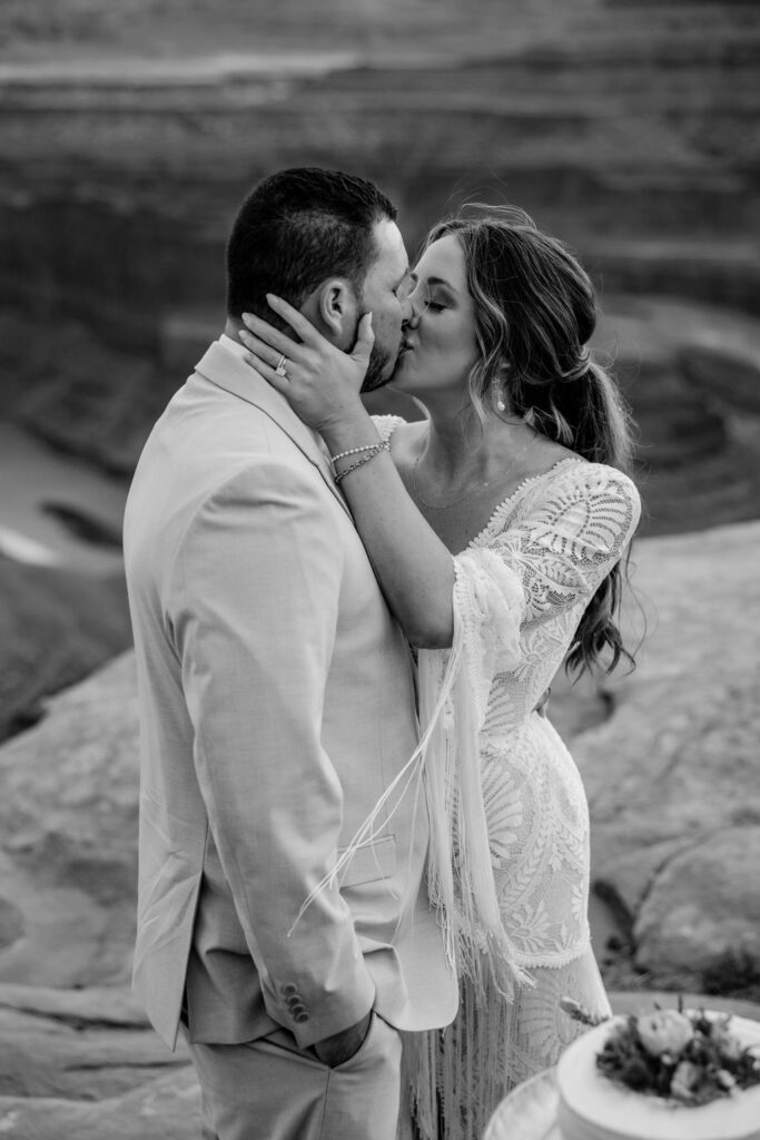 couple kisses at Dead Horse Point State Park Moab elopement