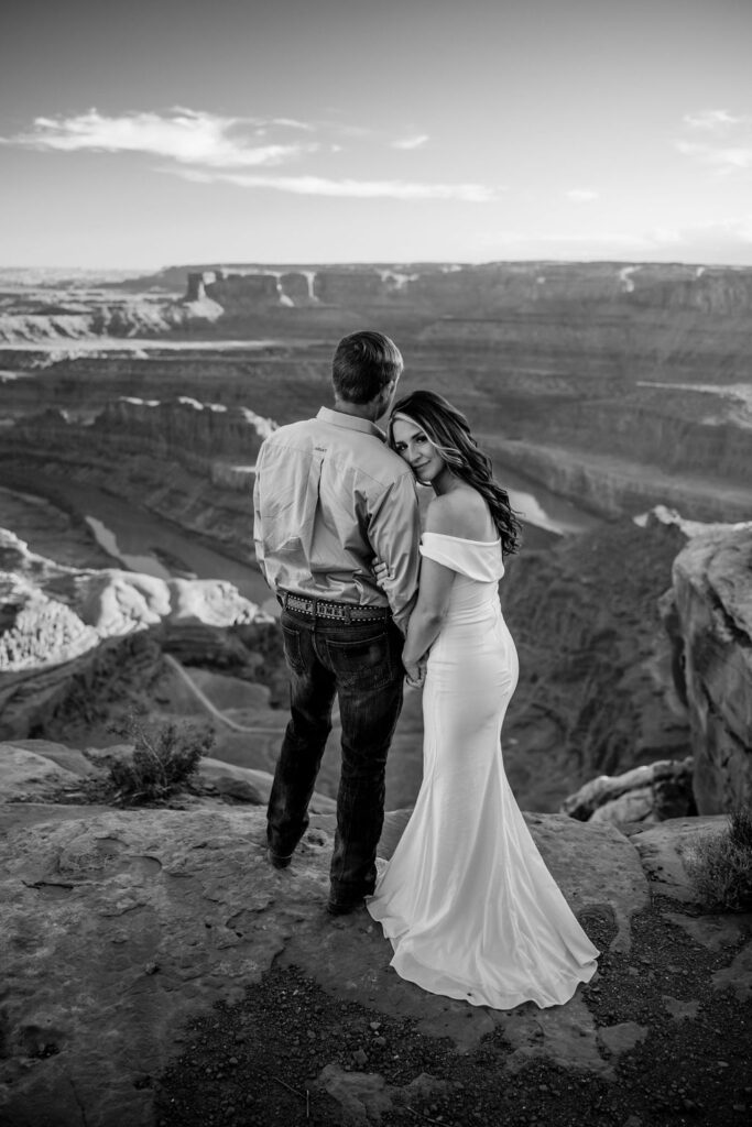 couple embraces at Moab overlook