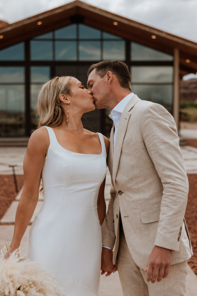 couple kisses at Red Earth Venue wedding
