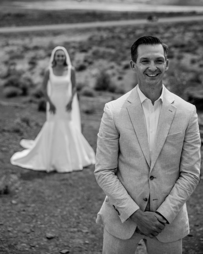 couple has first look at Moab elopement