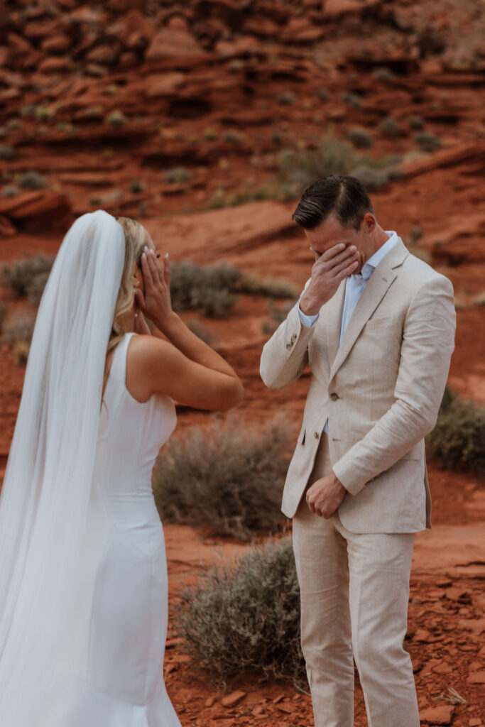 couple has first look at Moab elopement