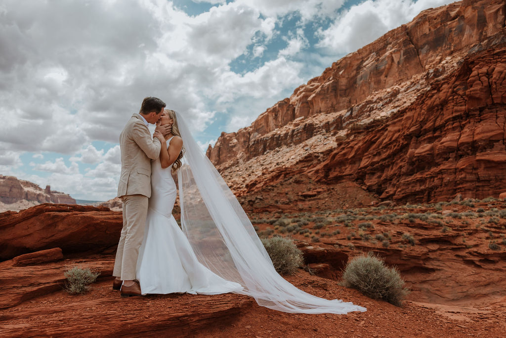 couple kisses at Moab elopement