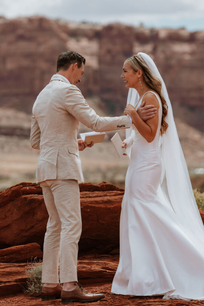 couple exchanges vows at Moab elopement