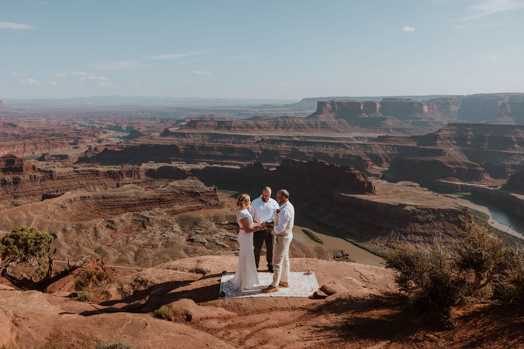 couple exchanges vows at Moab wedding