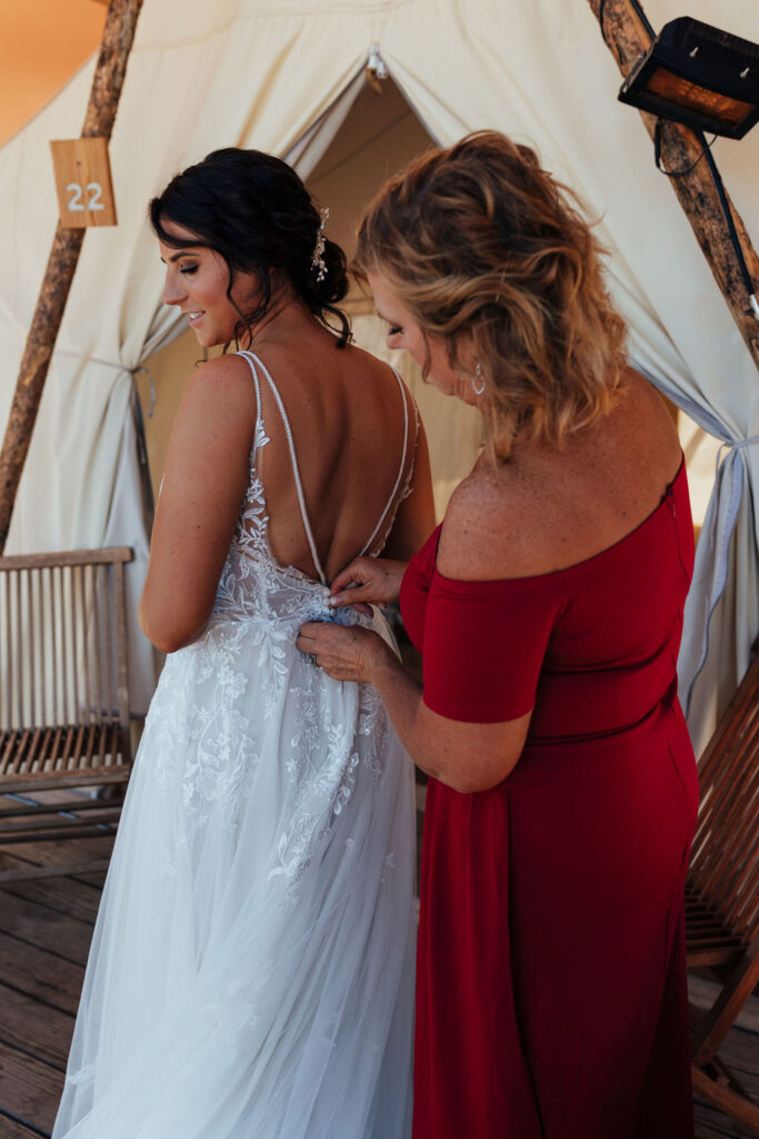 bride gets ready at a top where to stay in Moab location