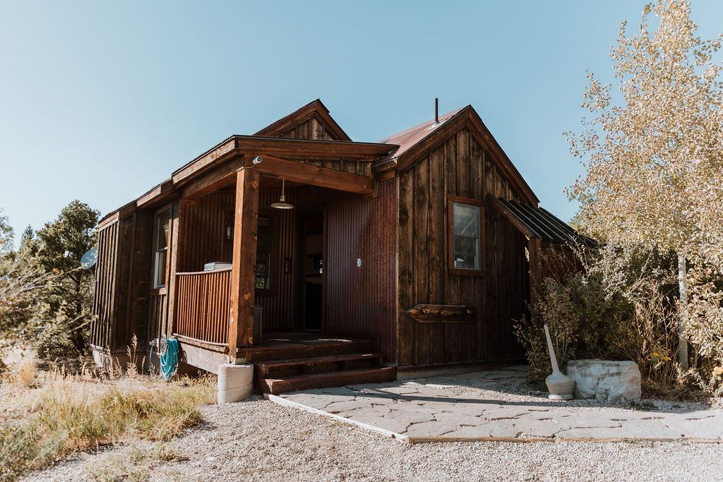 Whispering Oaks Ranch wedding cabin