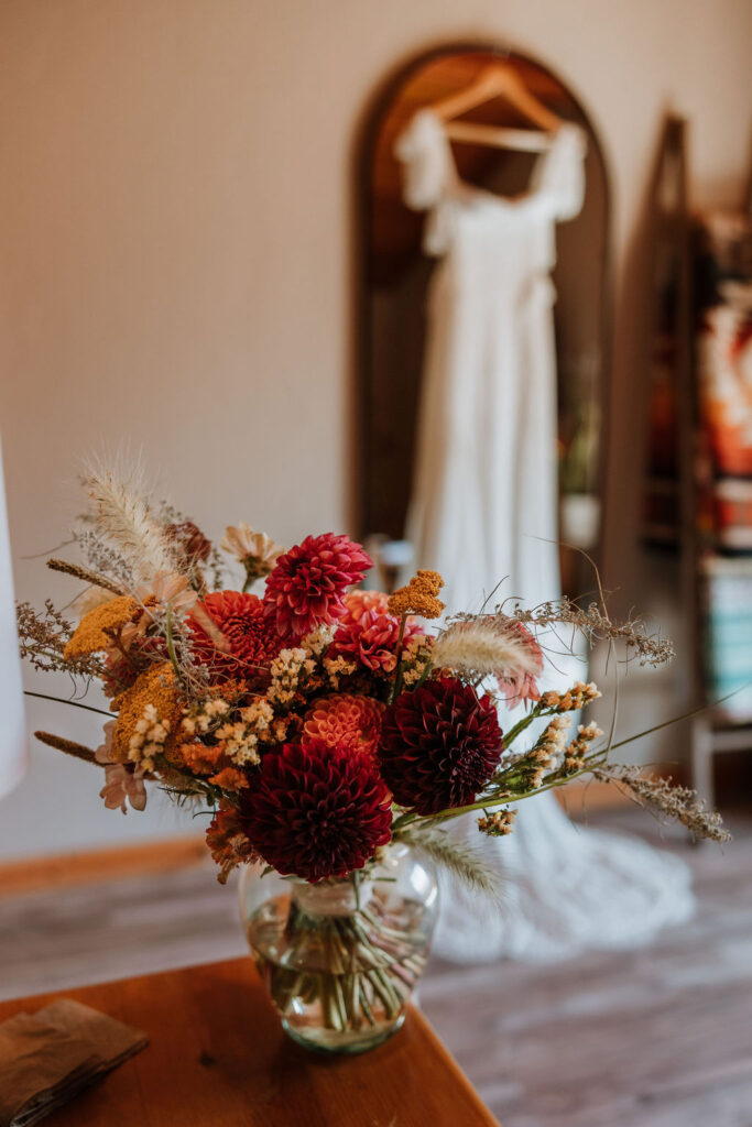 wedding bouquet and wedding dress 