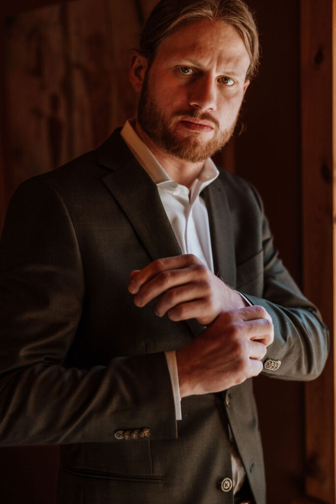 groom gets ready on wedding day