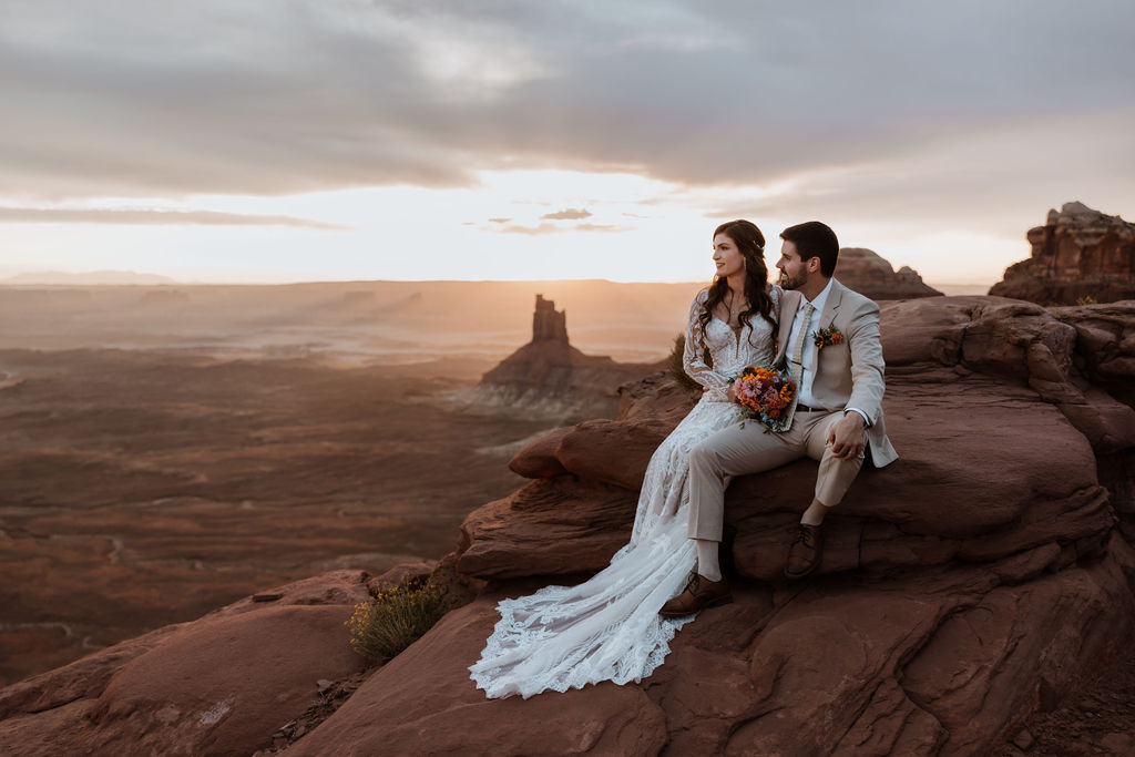 sunset Canyonlands Moab elopement