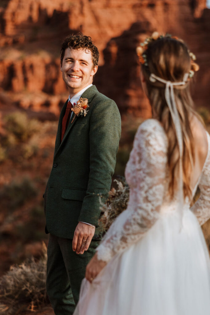 couple has first look at Moab desert sunset elopement