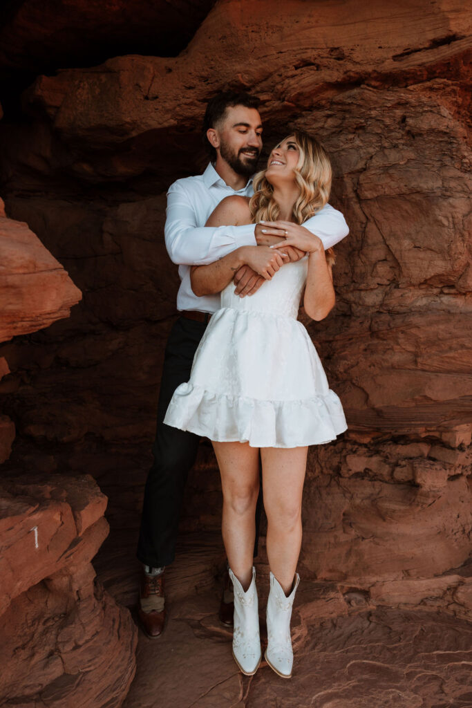 couple embracing at Dead Horse Point engagement