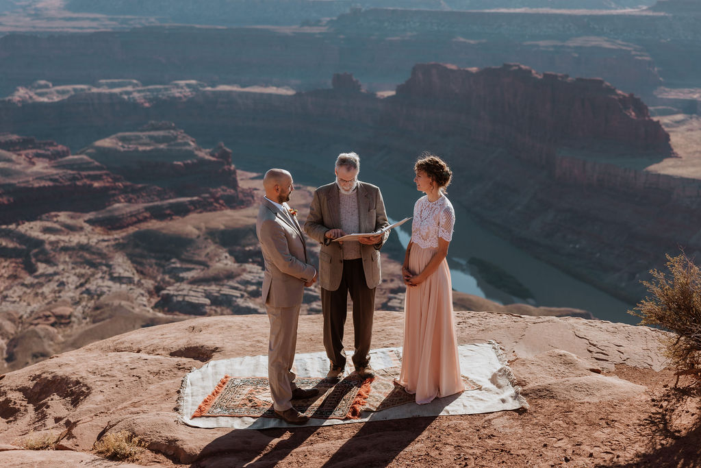 couple exchanges vows at Dead Horse Point State Park