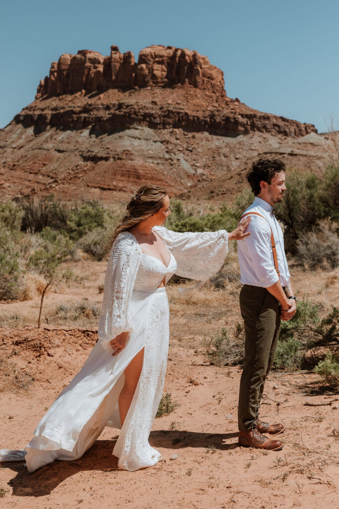 couple doing first look in Moab desert